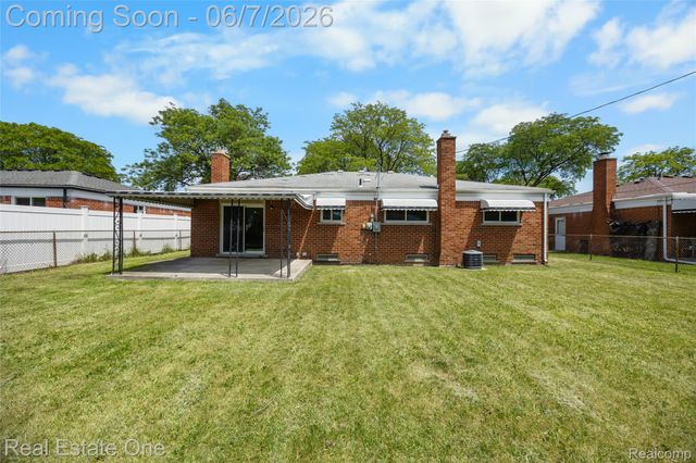 29903 Blossom Lane, Warren, MI 48088