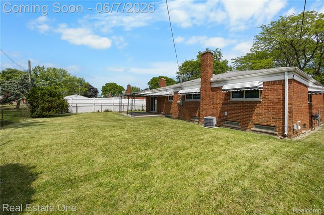 29903 Blossom Lane, Warren, MI 48088