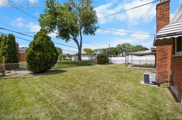 29903 Blossom Lane, Warren, MI 48088