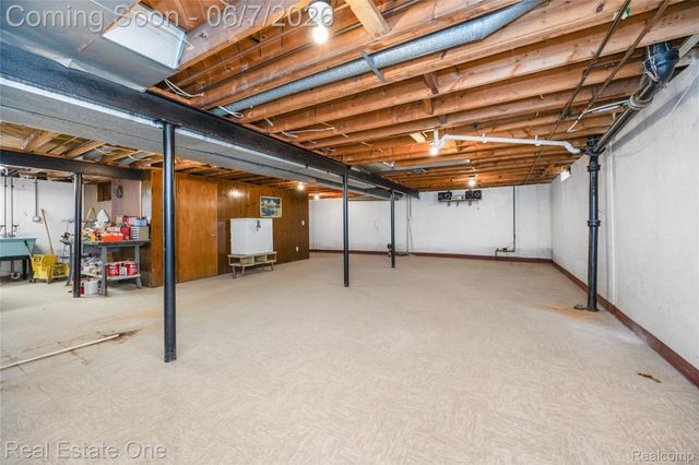 29903 Blossom Lane, Warren, MI 48088