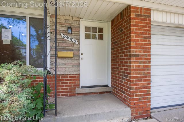 29903 Blossom Lane, Warren, MI 48088