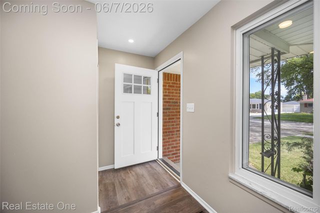 29903 Blossom Lane, Warren, MI 48088