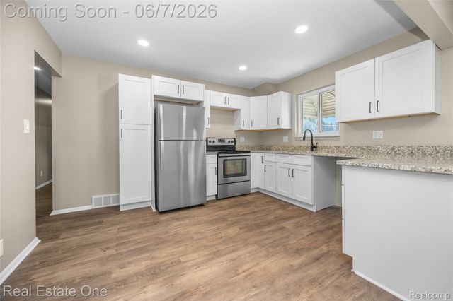 29903 Blossom Lane, Warren, MI 48088