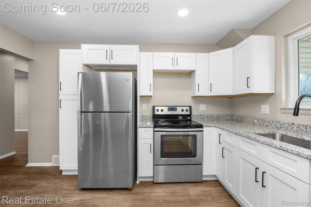 29903 Blossom Lane, Warren, MI 48088