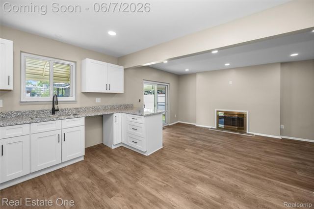 29903 Blossom Lane, Warren, MI 48088