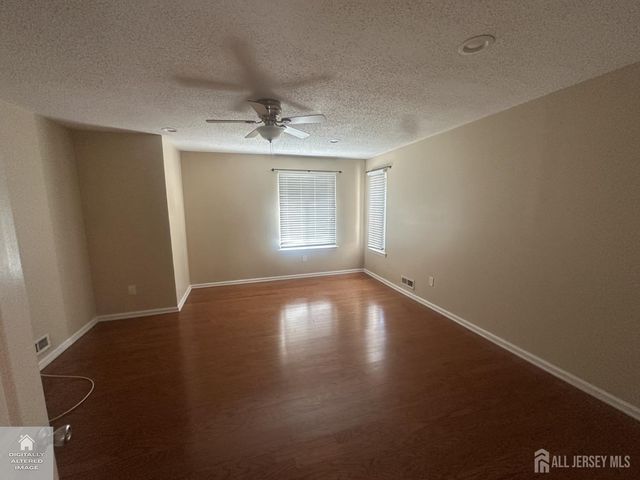 74 Carriage Place, Edison, NJ 08820