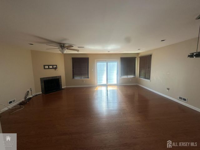 74 Carriage Place, Edison, NJ 08820
