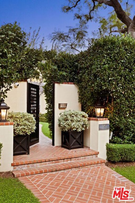 Image 2 of property listing at 1240 N Wetherly Drive, Los Angeles, CA 90069