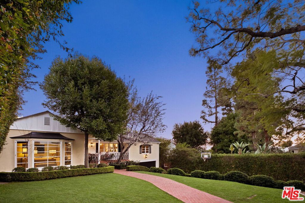 Image 3 of property listing at 1240 N Wetherly Drive, Los Angeles, CA 90069