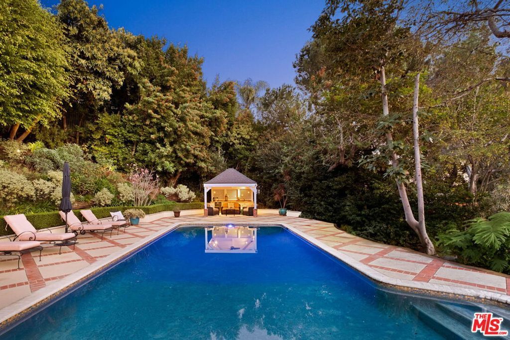 Image 5 of property listing at 1240 N Wetherly Drive, Los Angeles, CA 90069