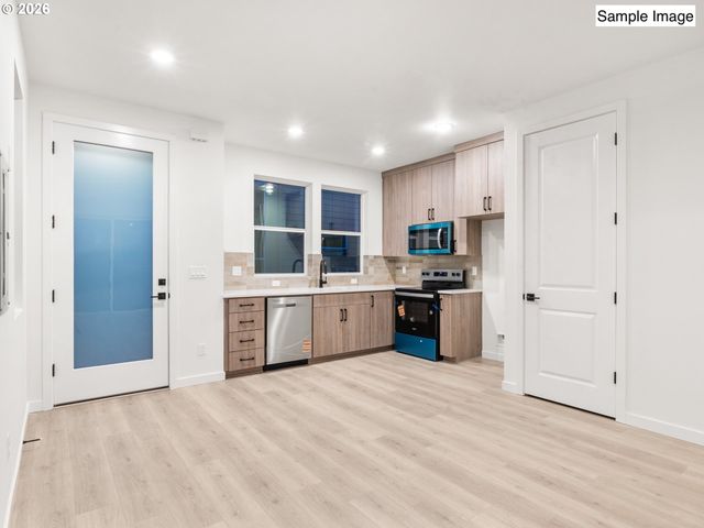 8332 N Bank St, Portland, OR 97203