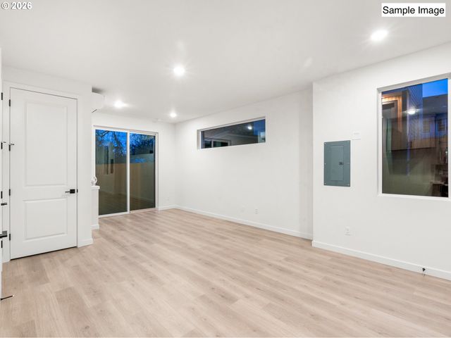 8332 N Bank St, Portland, OR 97203