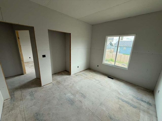 5043 N Toben Dr, Bel Aire, KS 67226