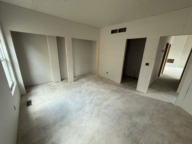 5043 N Toben Dr, Bel Aire, KS 67226
