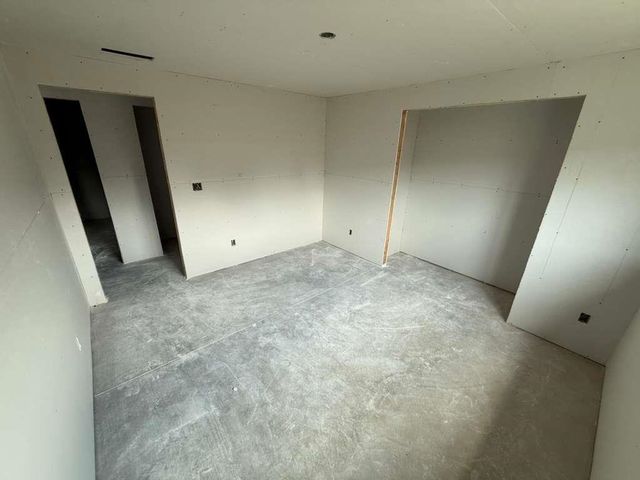 5043 N Toben Dr, Bel Aire, KS 67226