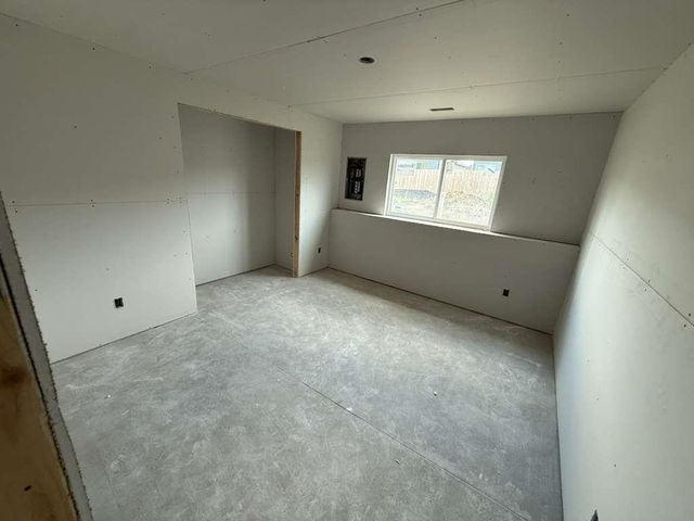 5043 N Toben Dr, Bel Aire, KS 67226