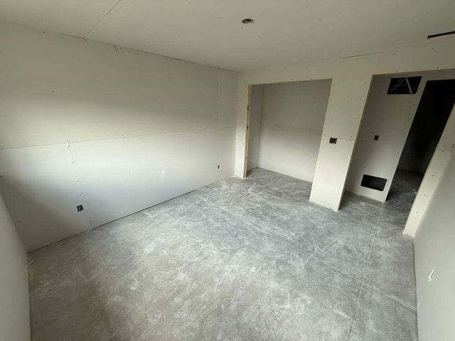 5043 N Toben Dr, Bel Aire, KS 67226