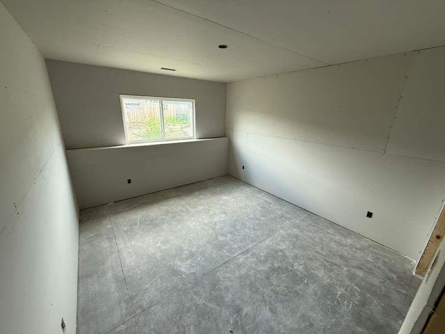 5043 N Toben Dr, Bel Aire, KS 67226