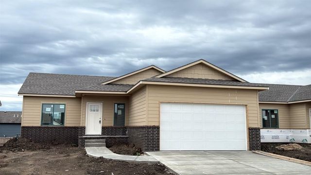 5043 N Toben Dr, Bel Aire, KS 67226