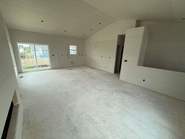 5043 N Toben Dr, Bel Aire, KS 67226