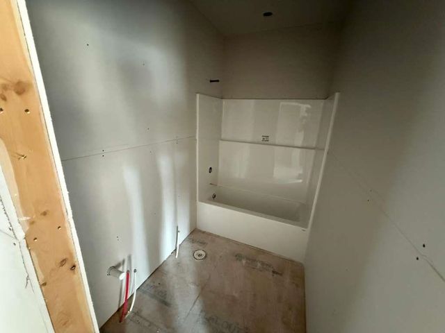 5043 N Toben Dr, Bel Aire, KS 67226