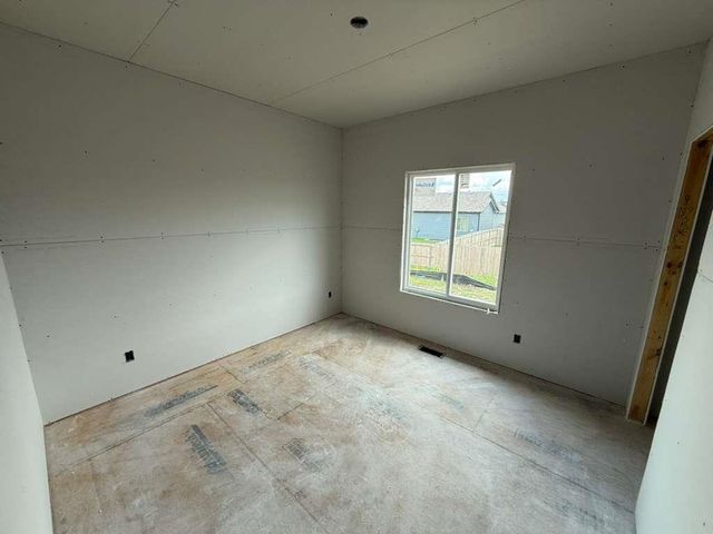 5043 N Toben Dr, Bel Aire, KS 67226