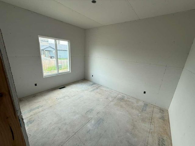 5043 N Toben Dr, Bel Aire, KS 67226