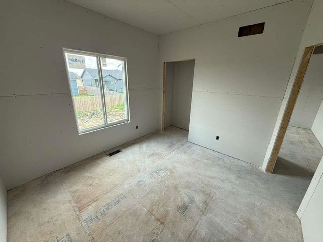 5043 N Toben Dr, Bel Aire, KS 67226