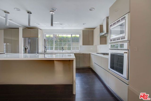 2228 Nella Vista Avenue, Los Angeles, CA 90027