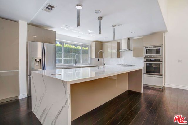 2228 Nella Vista Avenue, Los Angeles, CA 90027