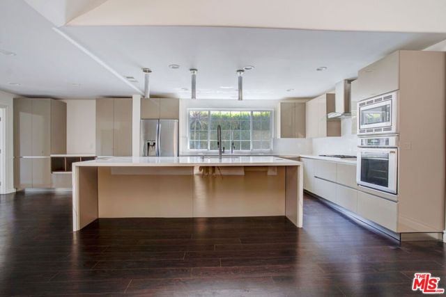 2228 Nella Vista Avenue, Los Angeles, CA 90027