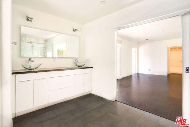 2228 Nella Vista Avenue, Los Angeles, CA 90027