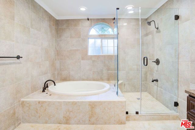 2228 Nella Vista Avenue, Los Angeles, CA 90027
