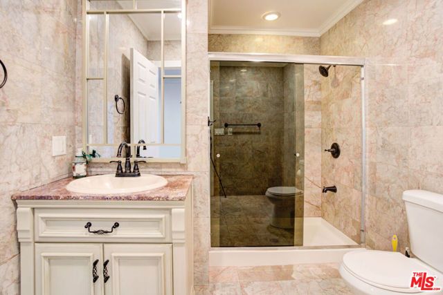 2228 Nella Vista Avenue, Los Angeles, CA 90027