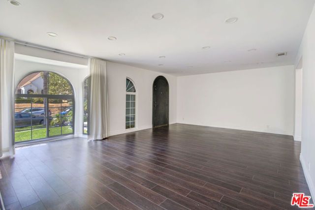 2228 Nella Vista Avenue, Los Angeles, CA 90027