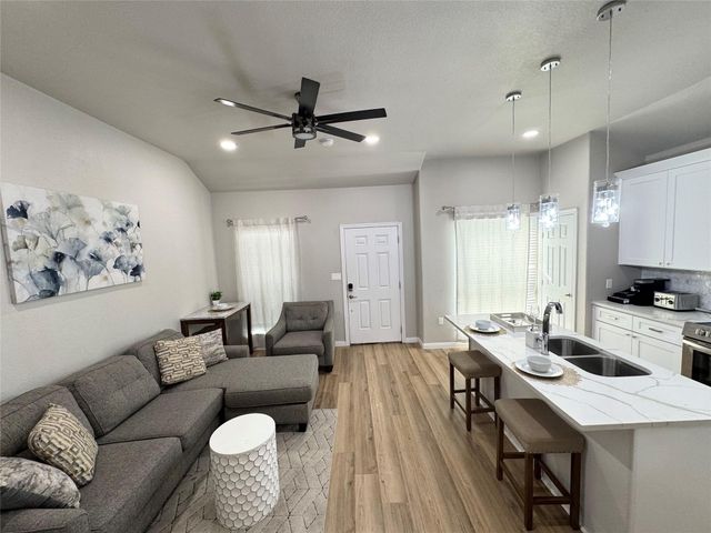1021 Calvin Avenue A, Houston, TX 77088