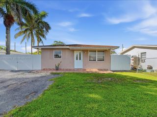 827 SW 3rd Street, Florida City, FL 33034