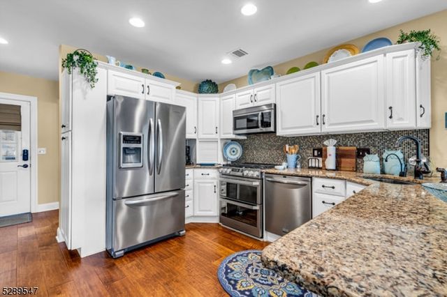 423 Lakeside Blvd, Hopatcong Boro, NJ 07843