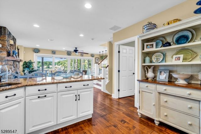 423 Lakeside Blvd, Hopatcong Boro, NJ 07843