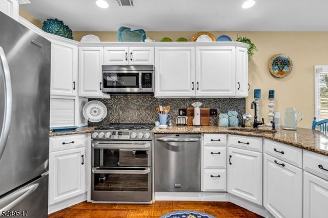 423 Lakeside Blvd, Hopatcong Boro, NJ 07843