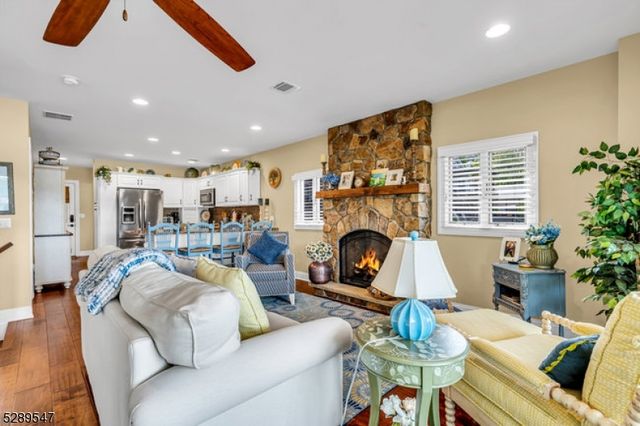 423 Lakeside Blvd, Hopatcong Boro, NJ 07843