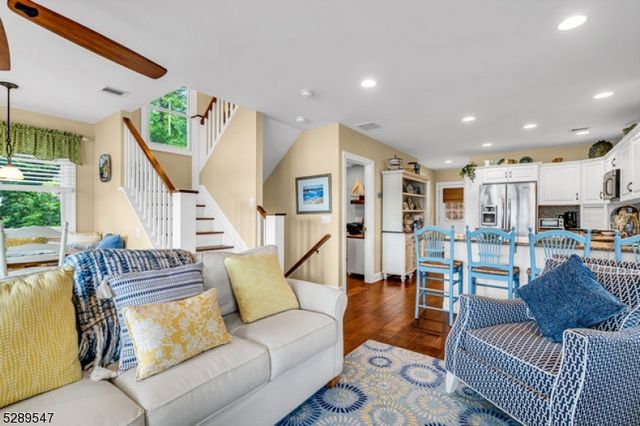 423 Lakeside Blvd, Hopatcong Boro, NJ 07843