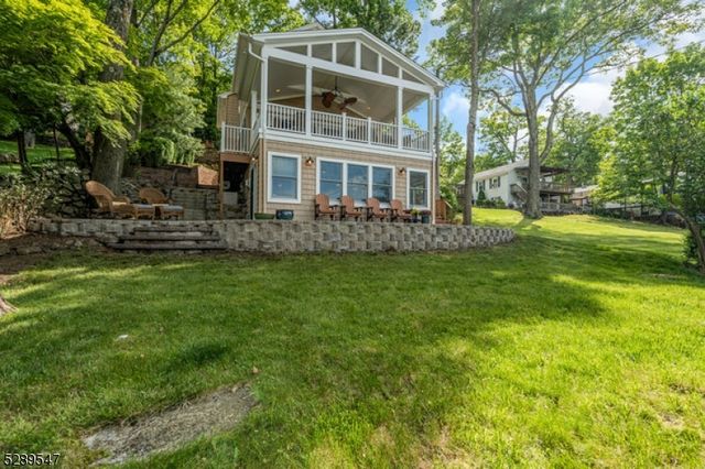 423 Lakeside Blvd, Hopatcong Boro, NJ 07843