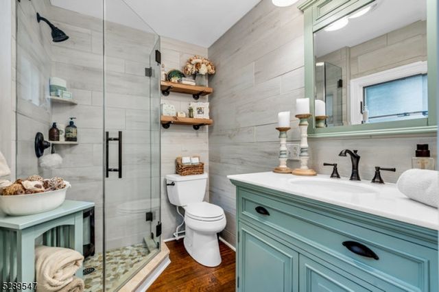 423 Lakeside Blvd, Hopatcong Boro, NJ 07843