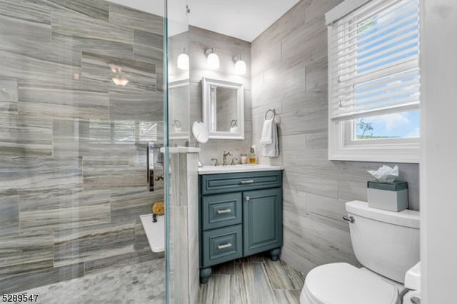 423 Lakeside Blvd, Hopatcong Boro, NJ 07843