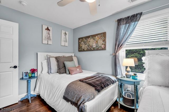 423 Lakeside Blvd, Hopatcong Boro, NJ 07843