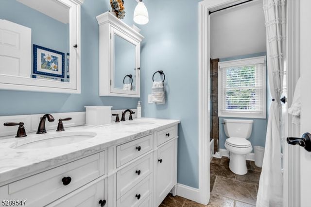 423 Lakeside Blvd, Hopatcong Boro, NJ 07843