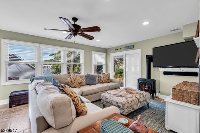 423 Lakeside Blvd, Hopatcong Boro, NJ 07843