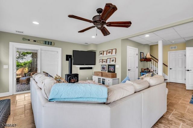 423 Lakeside Blvd, Hopatcong Boro, NJ 07843