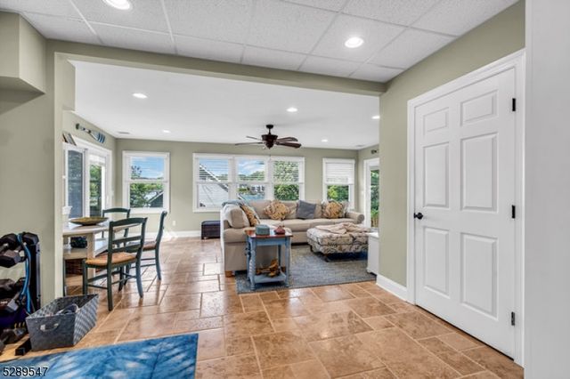 423 Lakeside Blvd, Hopatcong Boro, NJ 07843